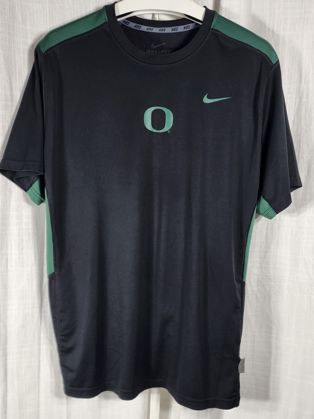 Nike Men’s Black & Green Dri-FIT Athletic T-Shirt - Oregon O Logo